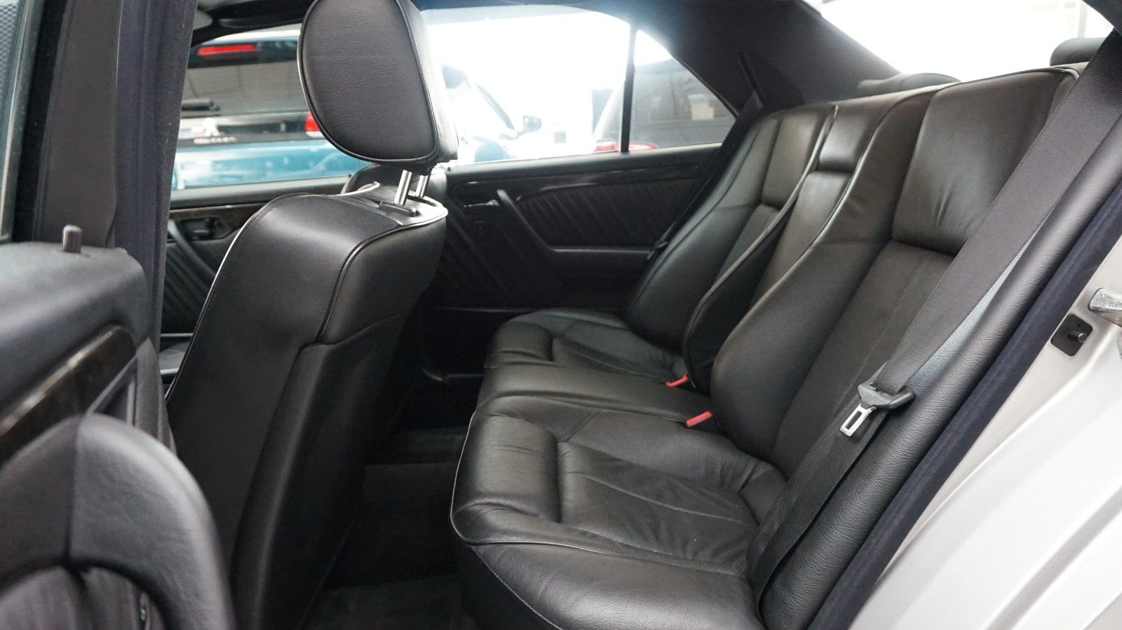 Fahrzeugabbildung Mercedes-Benz C 36 AMG aus deutscher Sammlung.