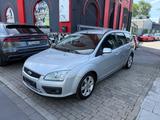 Ford Focus 1,6 Ti-VCT Ghia TÜV NEU*INSPEKTION NEU - Ford Focus: Kombi, Ghia