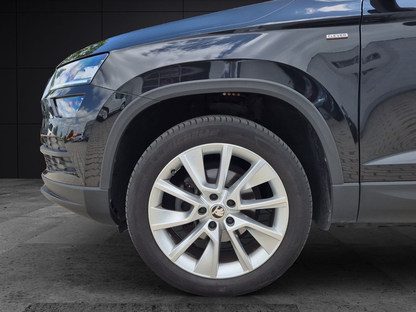 Fahrzeugabbildung SKODA Karoq TSI Clever DSG LED AHK Navi VC ACC RFK SH