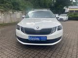 Skoda Octavia Combi Soleil Scheckheft 1.Hand Garantie - Skoda Octavia: Limousine, Combi