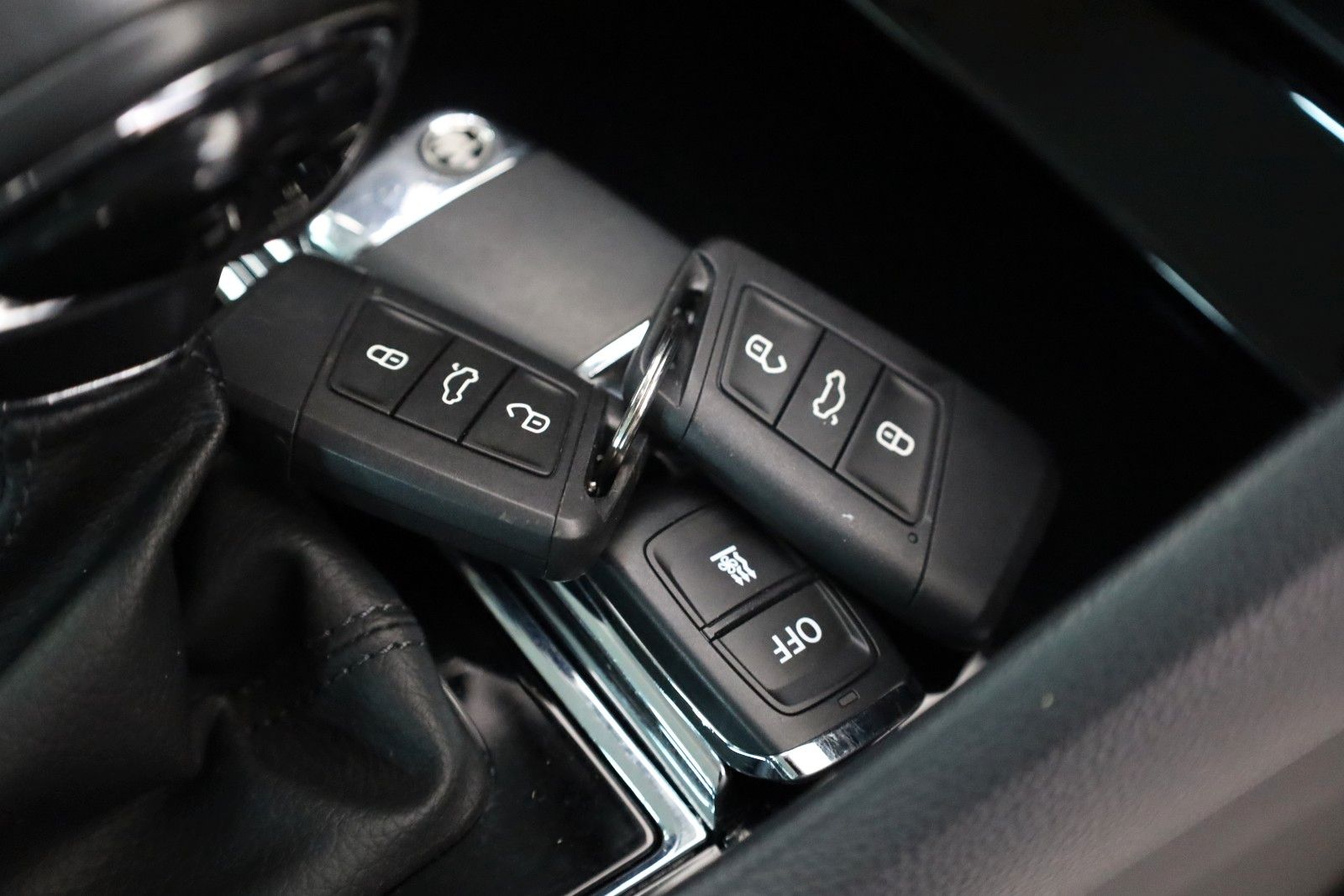 Fahrzeugabbildung SKODA Kodiaq Drive 125 4x4,Navi,4xSH,Kamera,ACC,AHK+WR