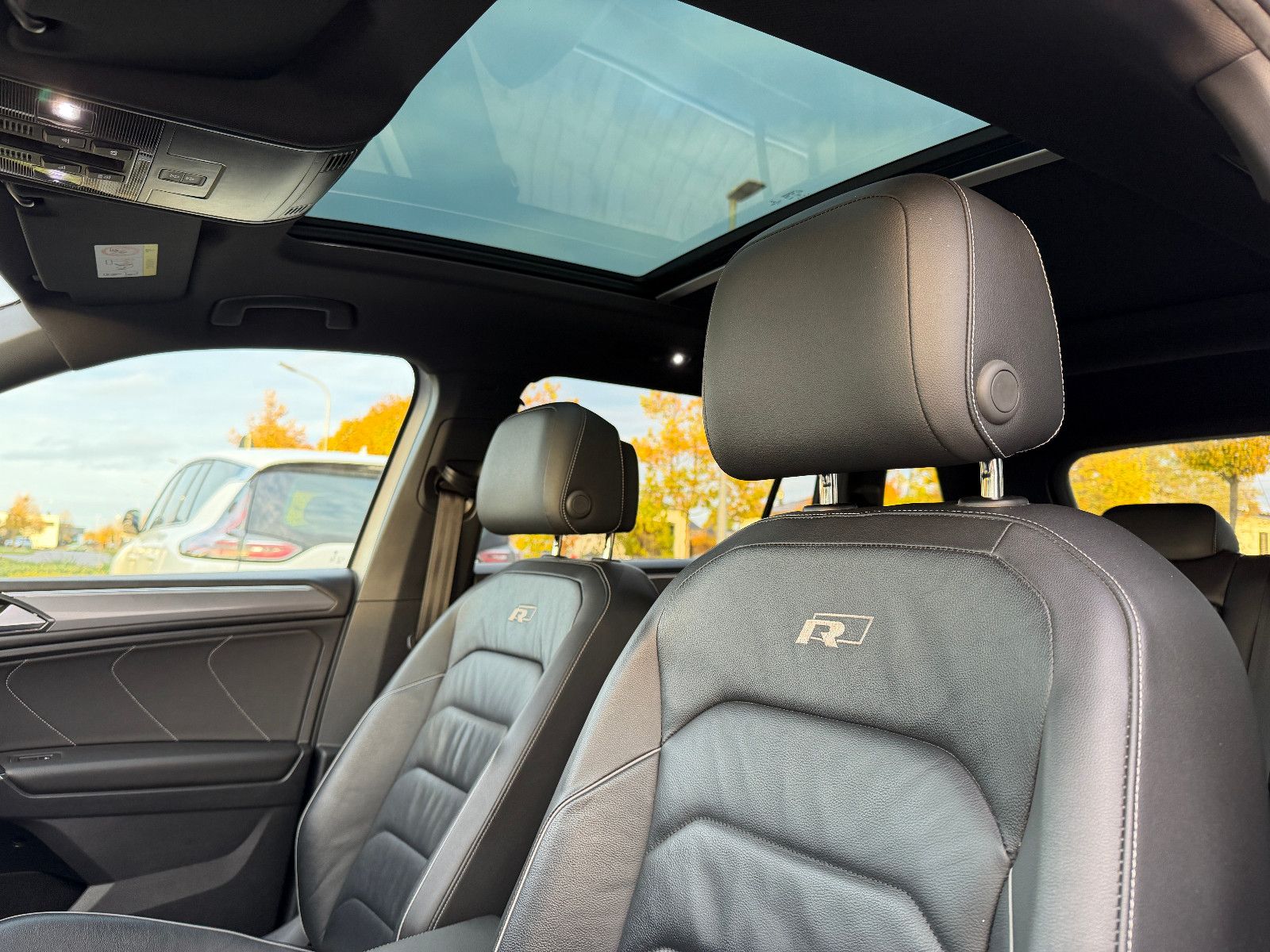 Fahrzeugabbildung Volkswagen Tiguan Allspace Highline 4Motion/R-LINE/PANO/LED