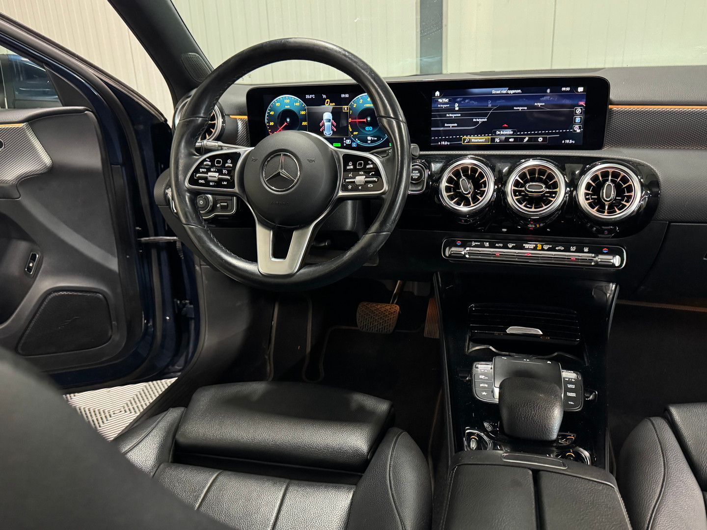 Mercedes-Benz A 250 e | Business Luxury Limited | Pano | leder imagem 3