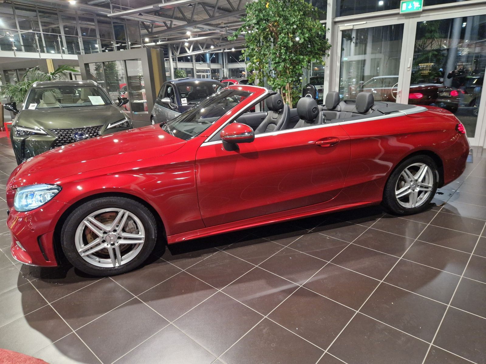 Fahrzeugabbildung Mercedes-Benz C 300 Cabrio AMG Line HUD LED NAV SHZ RFK 18"