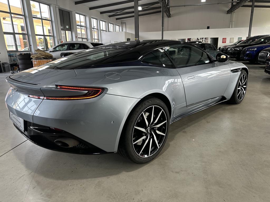 Aston Martin DB11