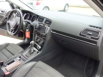 Volkswagen Golf - 12