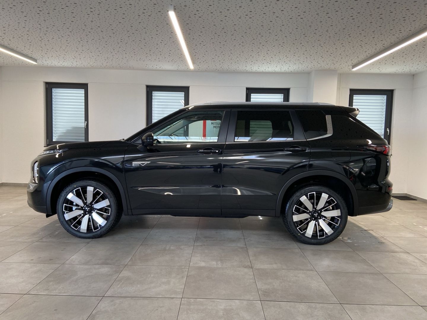 Mitsubishi Outlander 2.4 Plug-in-Hybrid Diamant TOP Yamaha  imagem 2