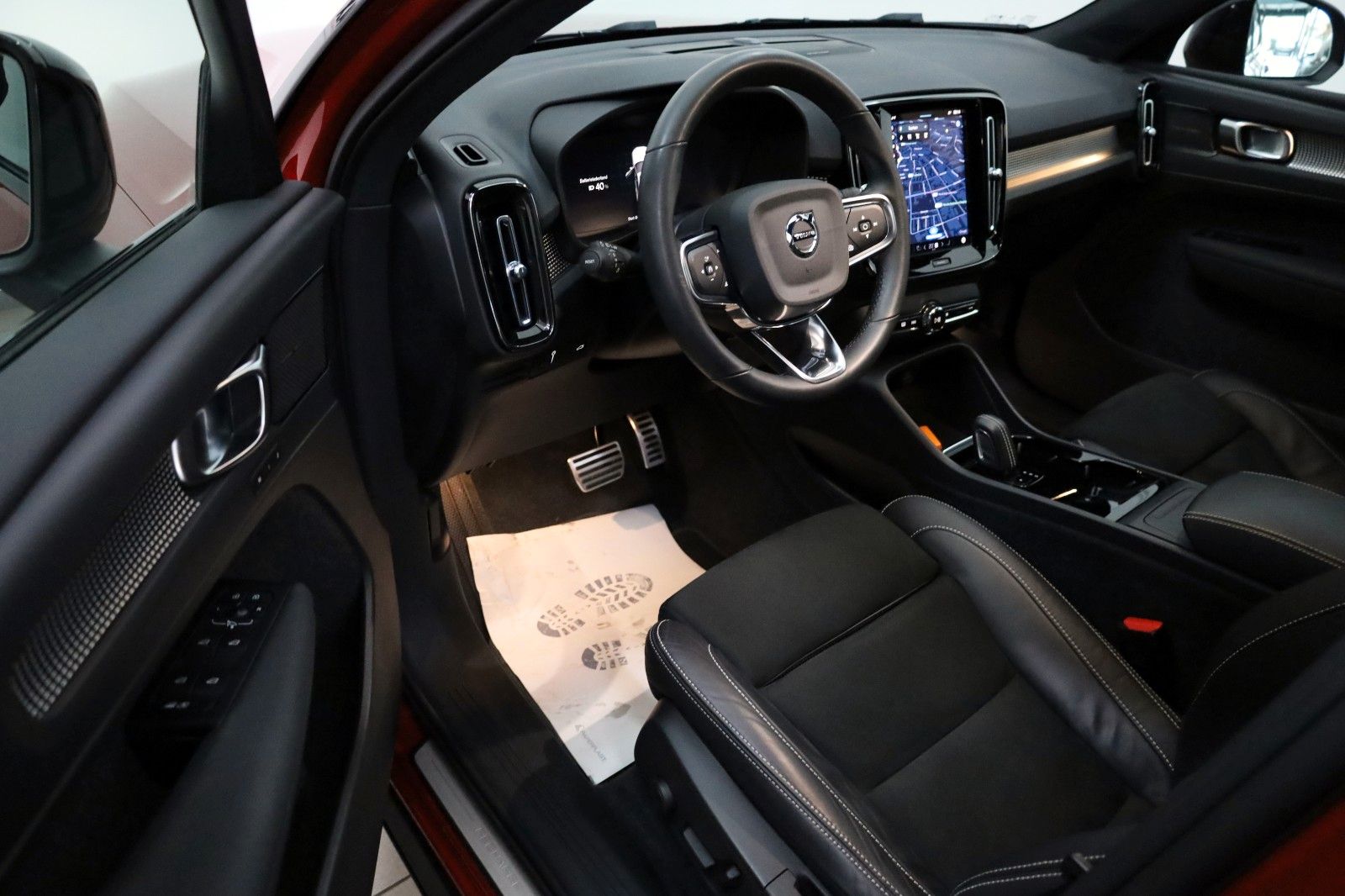 Fahrzeugabbildung Volvo XC40 Pro Twin P8 AWD,T.Leder,Navi,Panorama,AHK