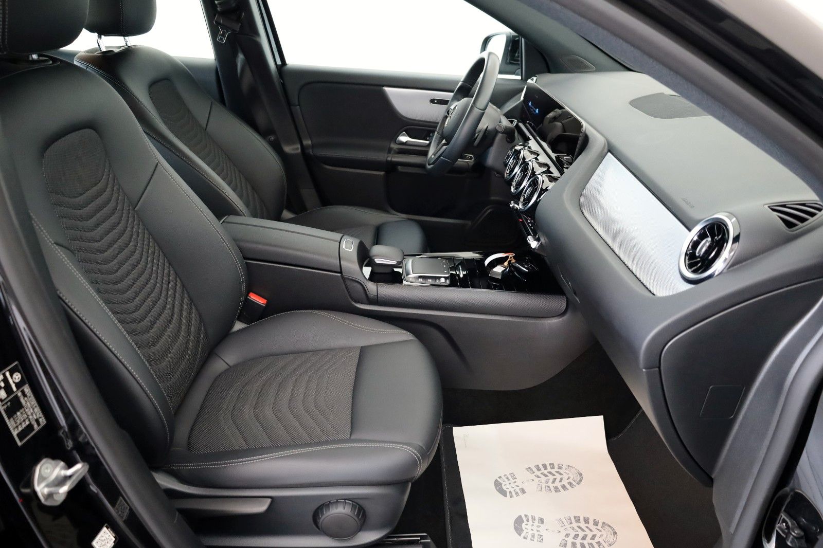 Fahrzeugabbildung Mercedes-Benz GLA 200 d Style, T.Leder,Navi,LED,SH,Kamera