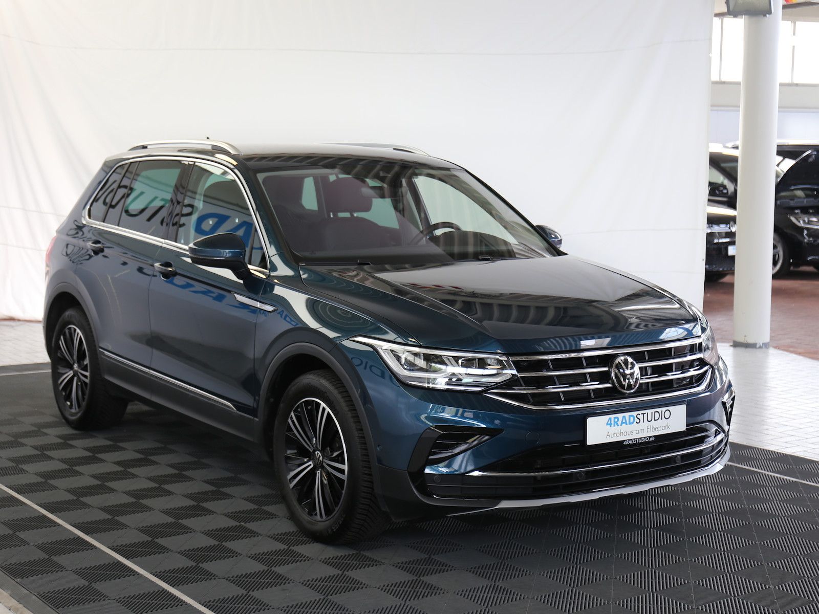 Volkswagen Tiguan DSG ELEGANCE LED MATRIX IQ ACC KAMERA imagem 3