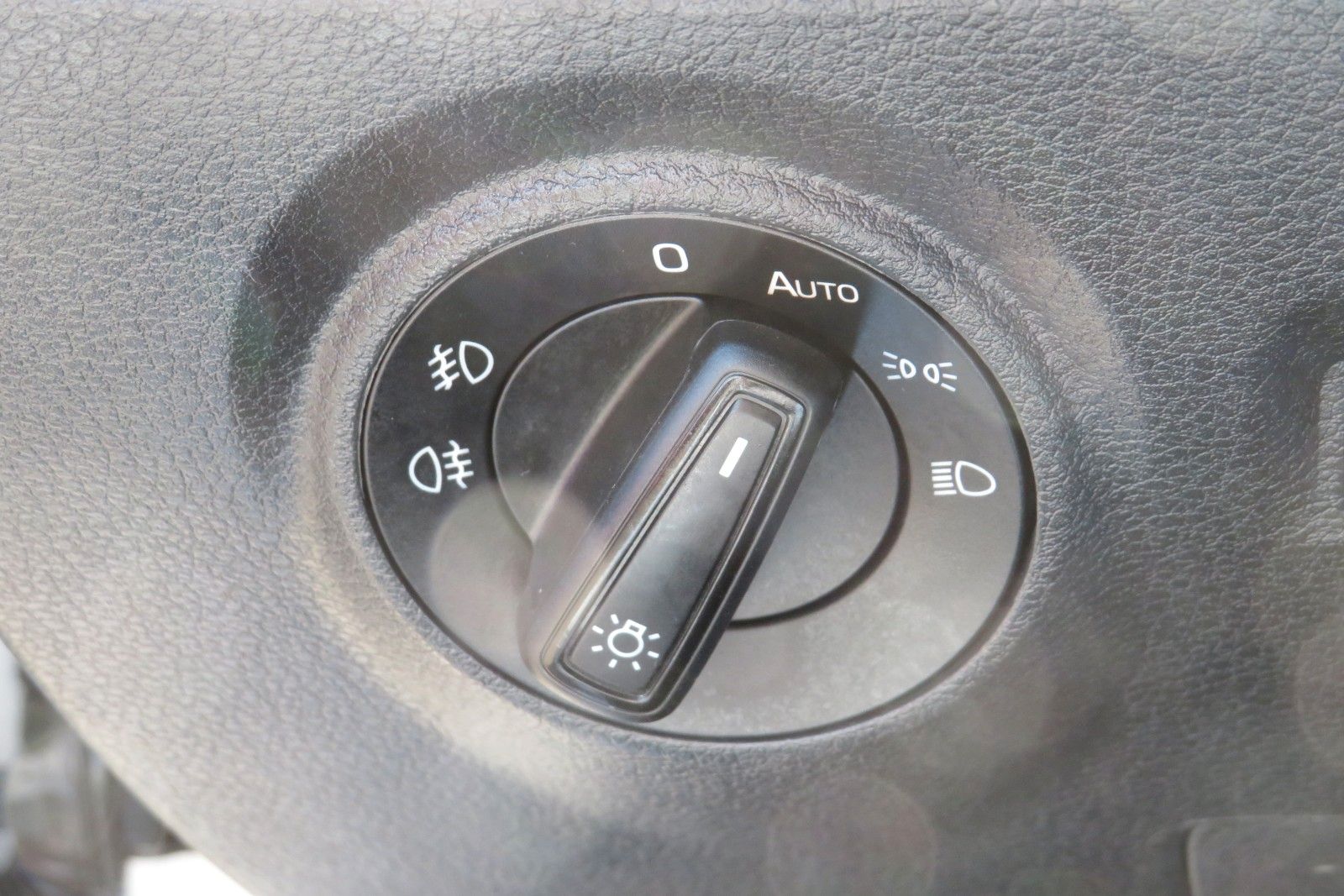Fahrzeugabbildung SKODA Fabia Combi Ambition PDC NAVI APP SITZH. 1.HD