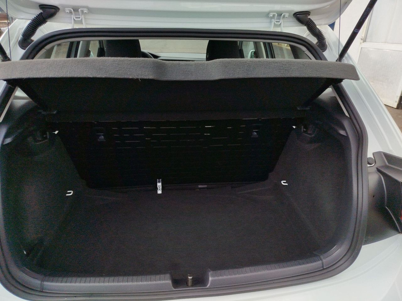 Fahrzeugabbildung Volkswagen Polo Basis-Modell 1.0 59 kW 5-Gang