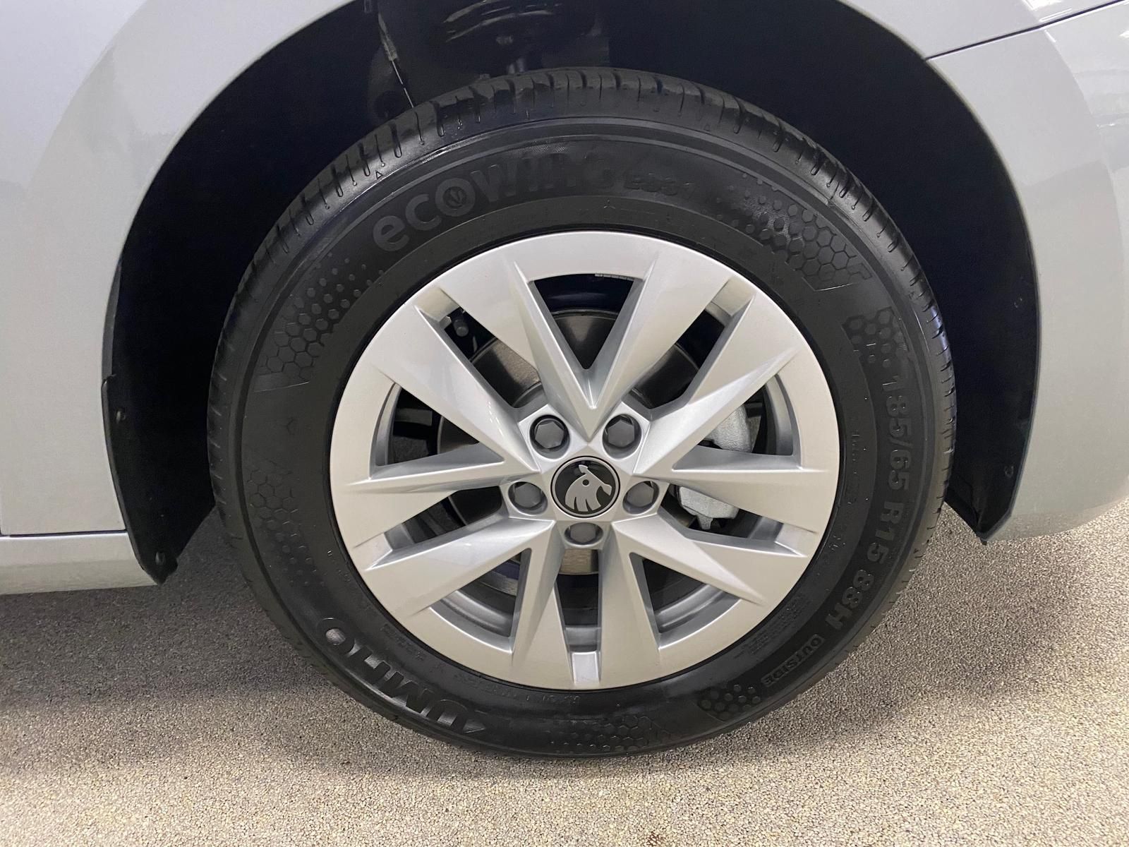Fahrzeugabbildung SKODA Fabia 1.0 TSI+Garantie 2031+RüKAMERA+ALU+PDC+