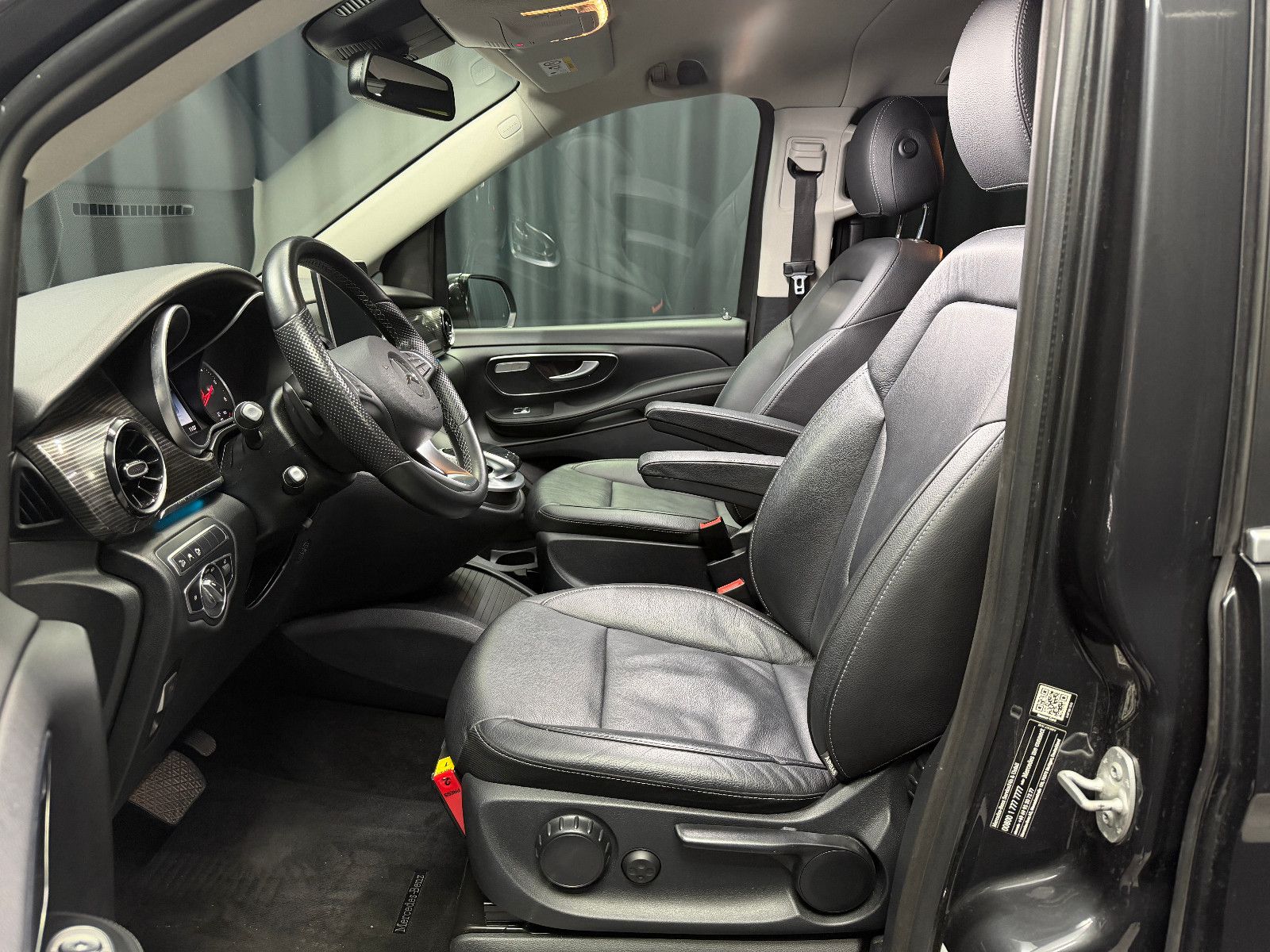 Fahrzeugabbildung Mercedes-Benz V300 d AVANTGARDE EDITION 4MATIC lang|BURMESTER|