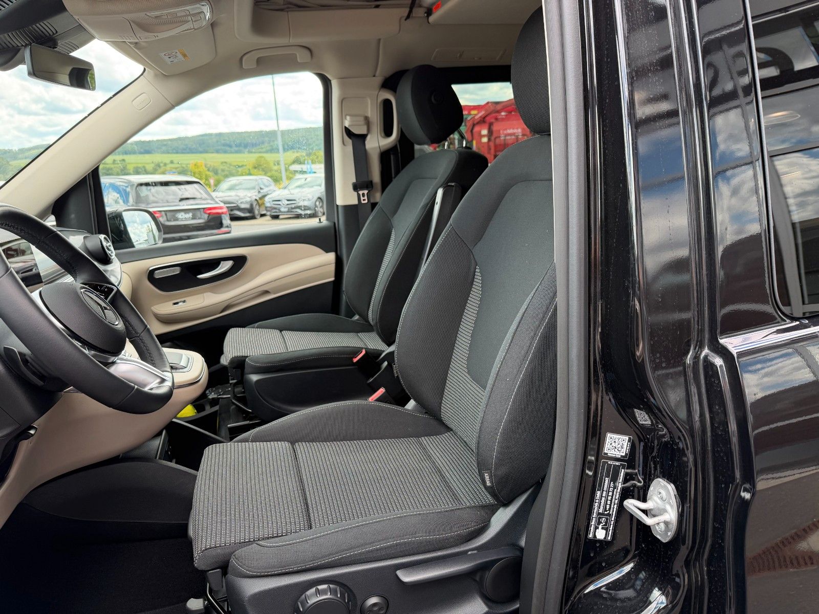 Fahrzeugabbildung Mercedes-Benz V 250 d Marco Polo 4MATIC AIRMATIC AHK2,5 Markis