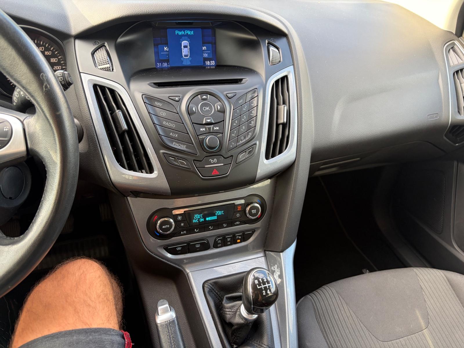 Ford Focus 2014 — photo 16