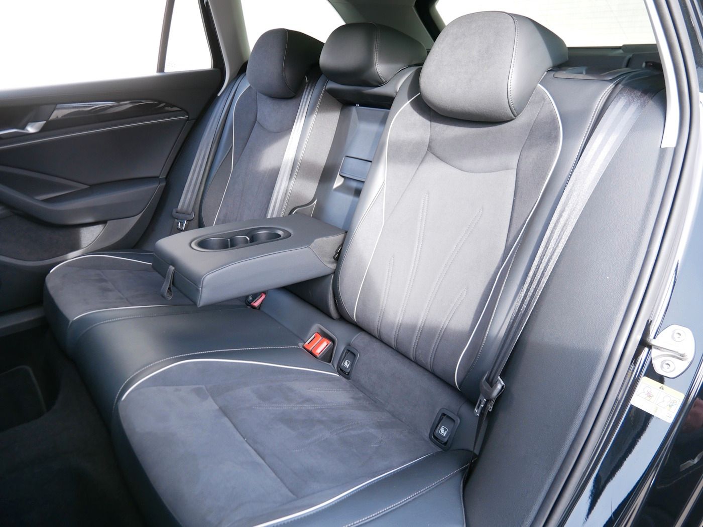 Fahrzeugabbildung Volkswagen Passat Variant 2.0 Business NEU56T AHK ACC Kamer