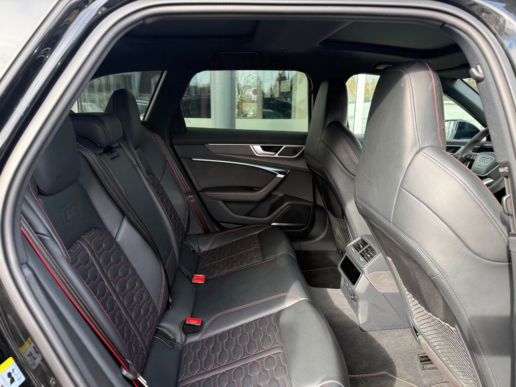 AUDI RS6 Avant PERFORMANCE/ STANDHZG./ B&O/ 22"/ PANO AUDI RS6 Avant PERFORMANCE/ STANDHZG./ B&O/ 22"/ PANO