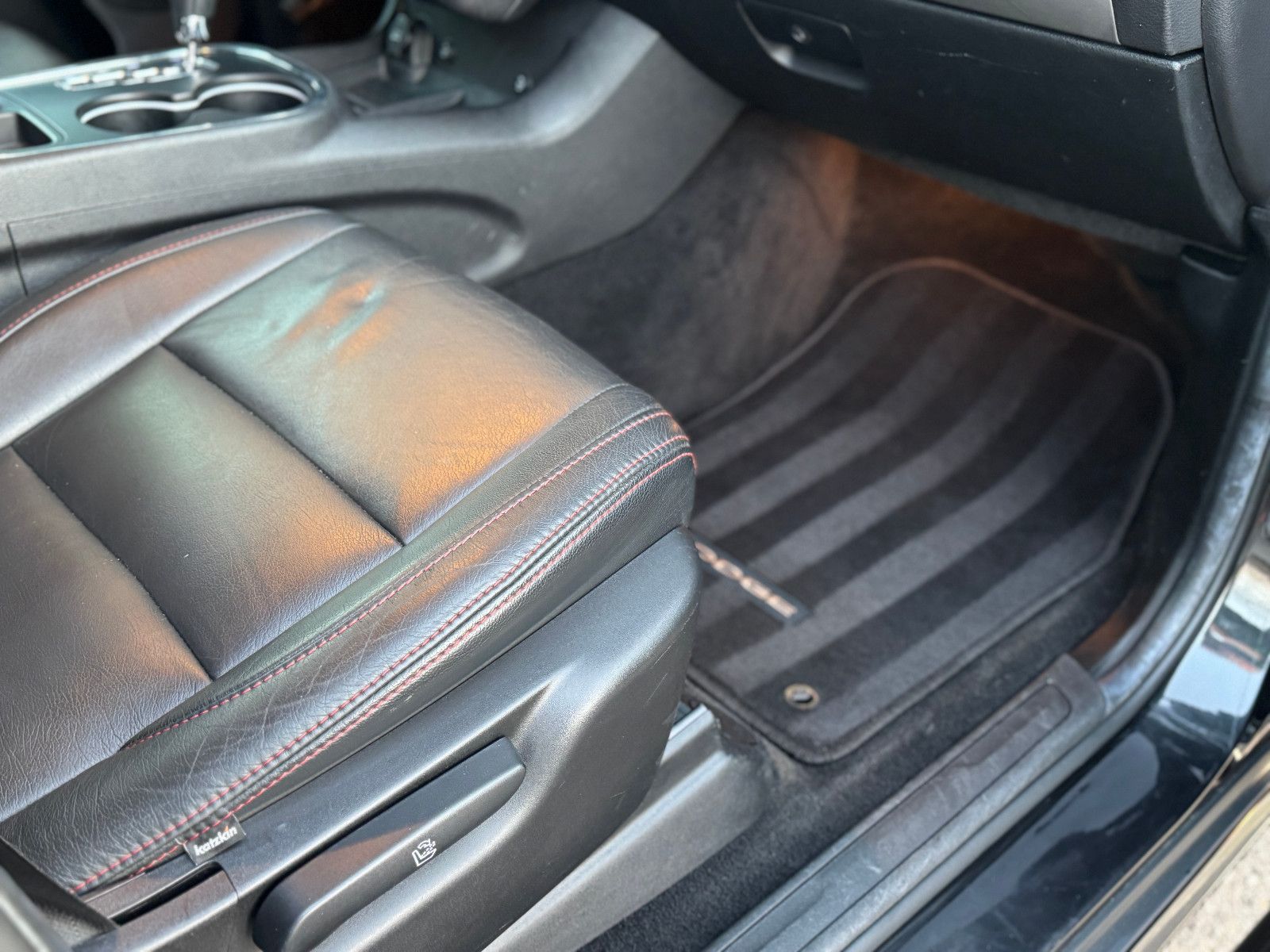 Fahrzeugabbildung Dodge Durango 4x4 5.7 V8 HEMI 20Zoll Leder AHK Navi