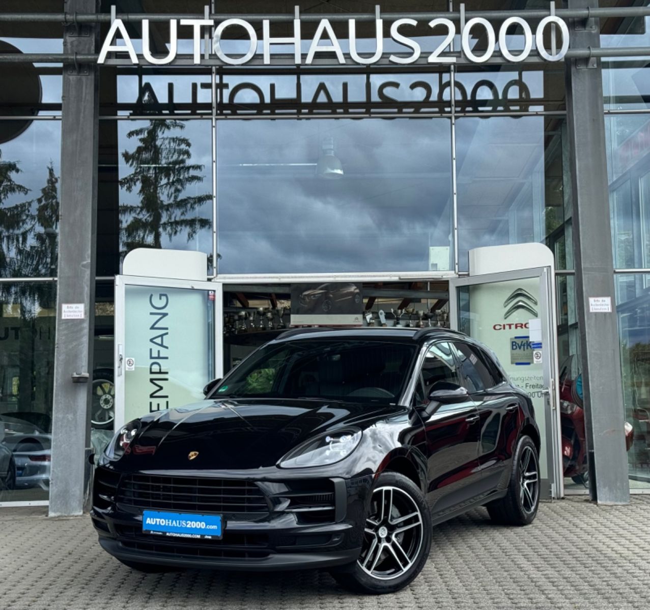 PORSCHE Macan