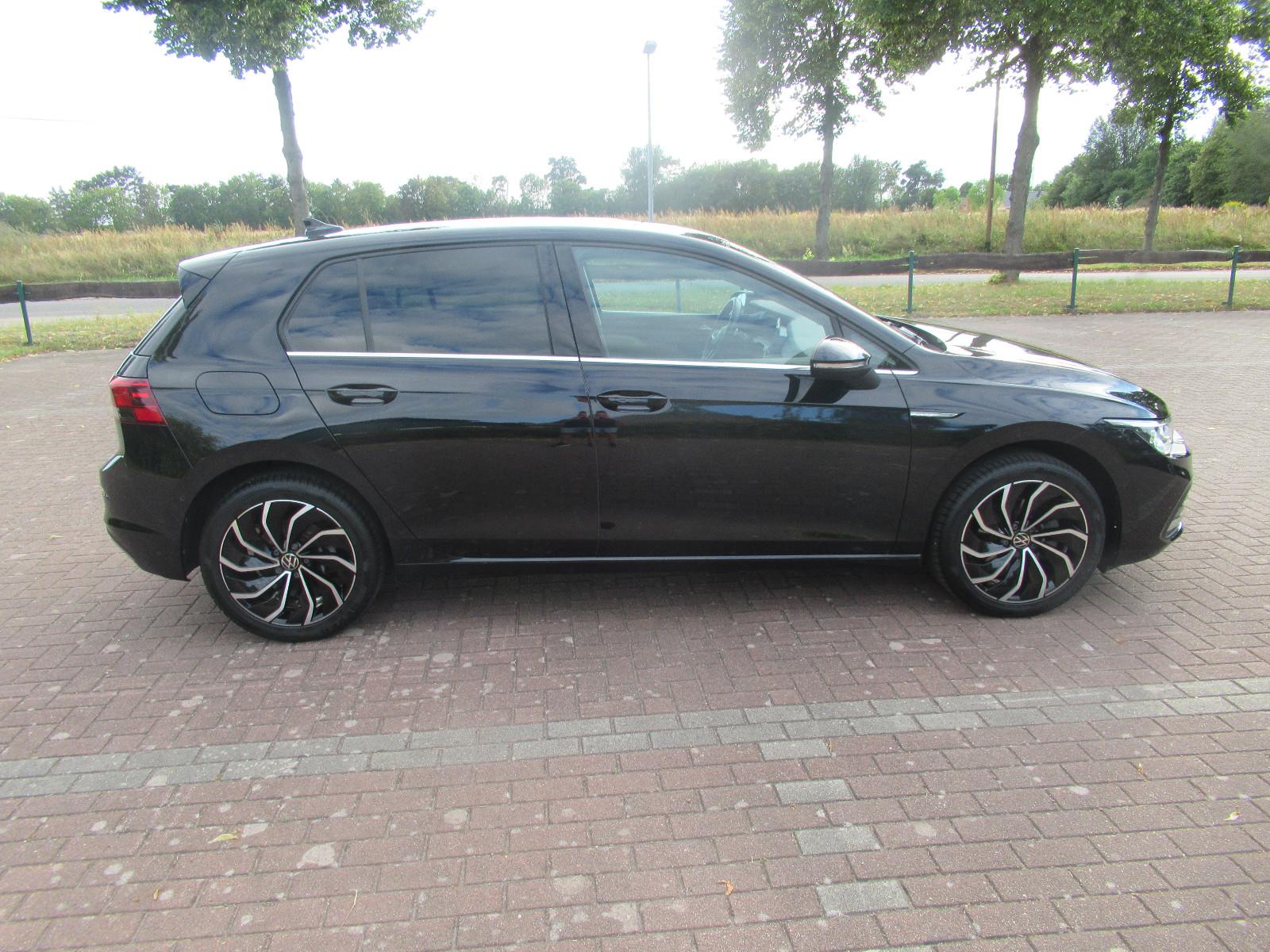 Volkswagen Golf VIII Lim. Style 1,5eTSI DSG Kamera PDC NAVI
