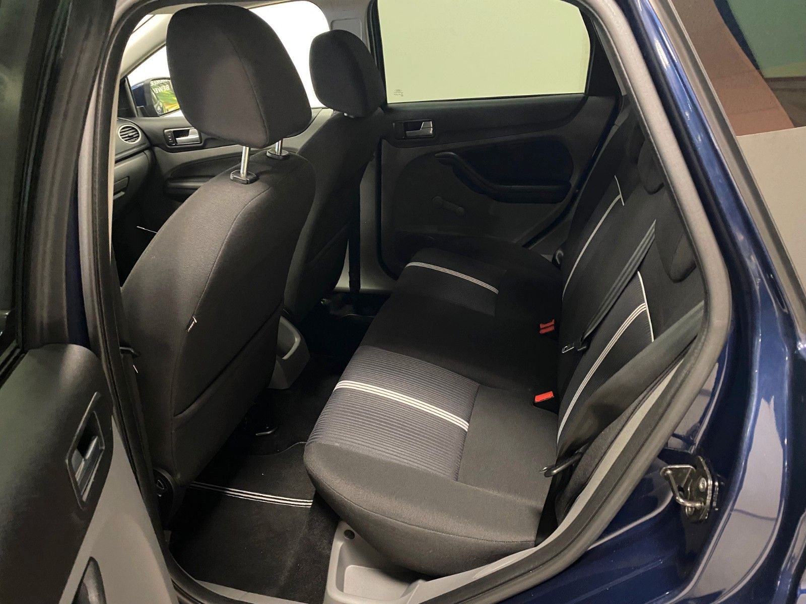 Fahrzeugabbildung Ford Focus 1.6 Turnier+NAVIGATION+GARANTIE+PDC+KLIMA+