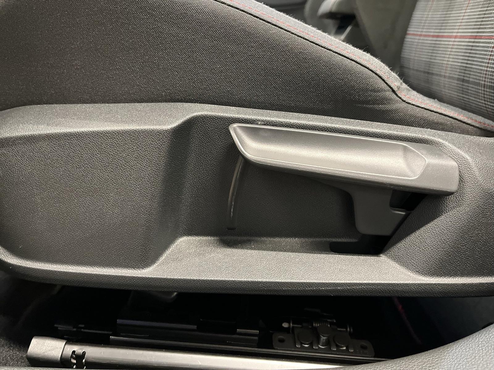 Volkswagen Golf VIII GTI 2.0 TSI LED PDC Pano SD SHZ, миниатюра 15