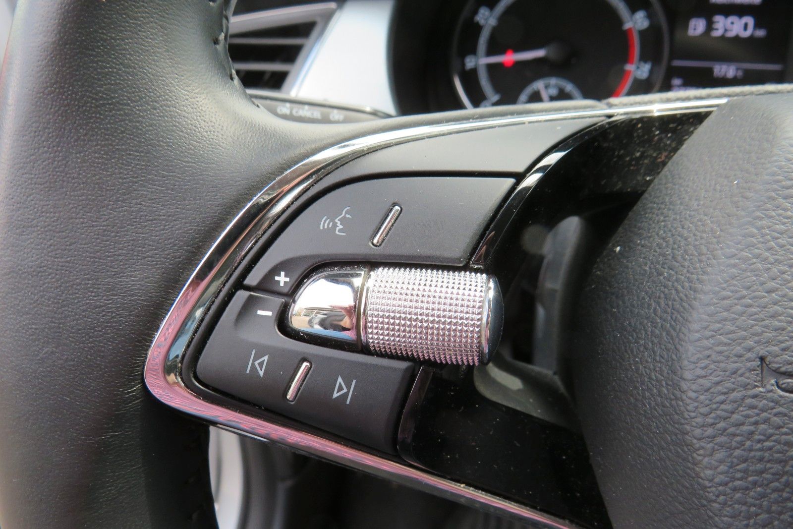 Fahrzeugabbildung SKODA Fabia Combi Ambition NAVI PDC GJ SITZH APP 1.HD