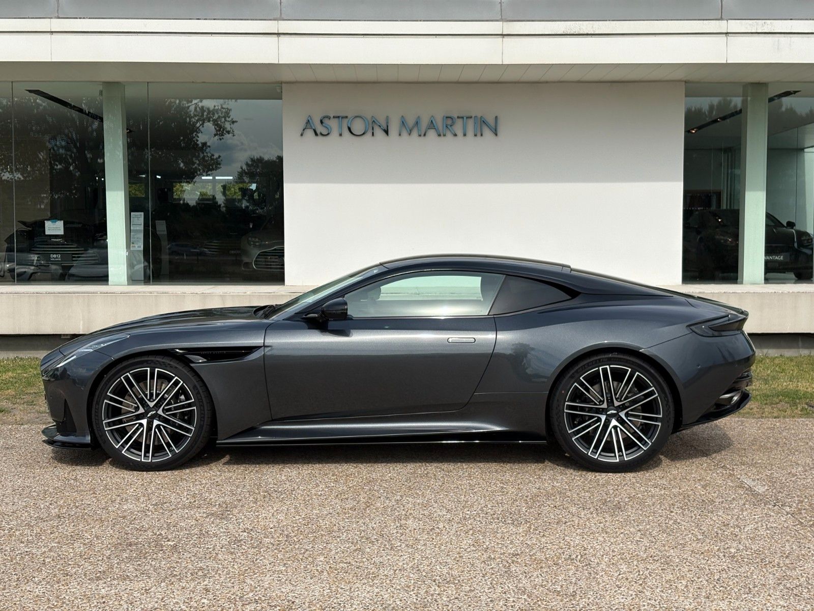 Aston Martin DB12 4.0 V8 imagem 2