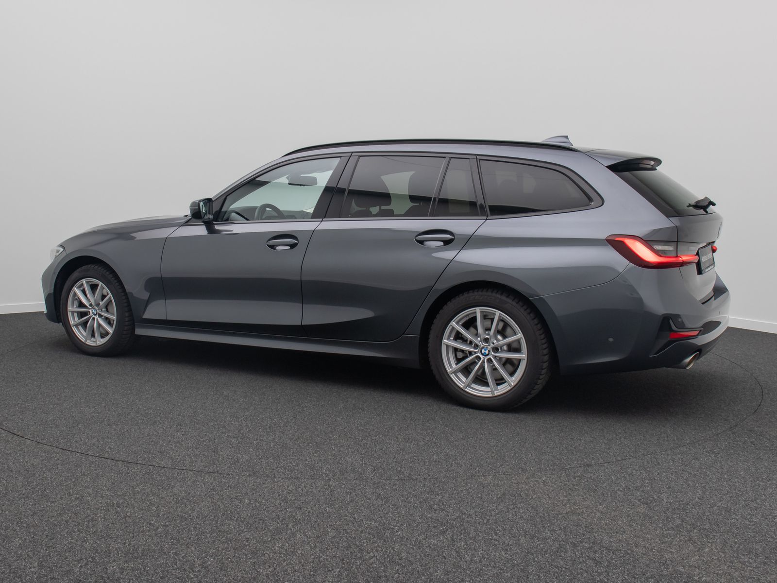 Fahrzeugabbildung BMW 330i xD SportLine Panorama DAB HiFi AHK Komfort