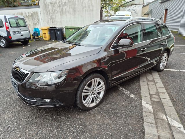 Skoda Superb Combi Elegance Automatik Panorama Leder