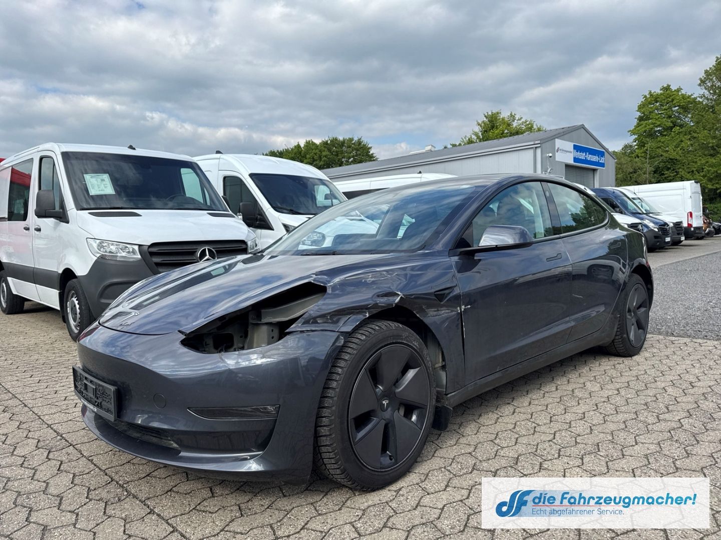 Fahrzeugabbildung Tesla Model 3 RWD Soundsystem ACC El. Heckklap.*UNFALL