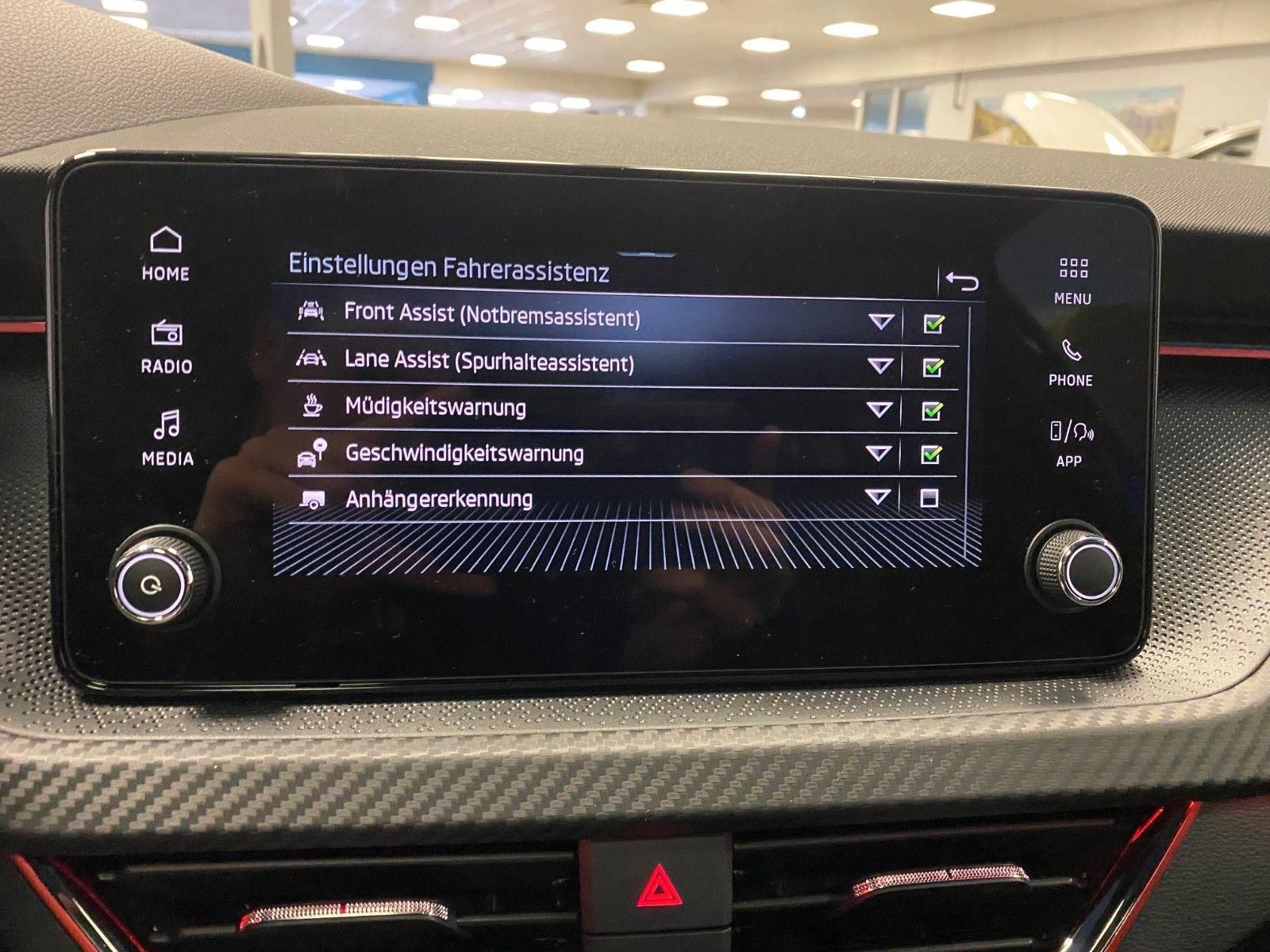 Fahrzeugabbildung SKODA Kamiq 1.5 TSI ACT DSG Monte Carlo+AHK+MATRIX++++