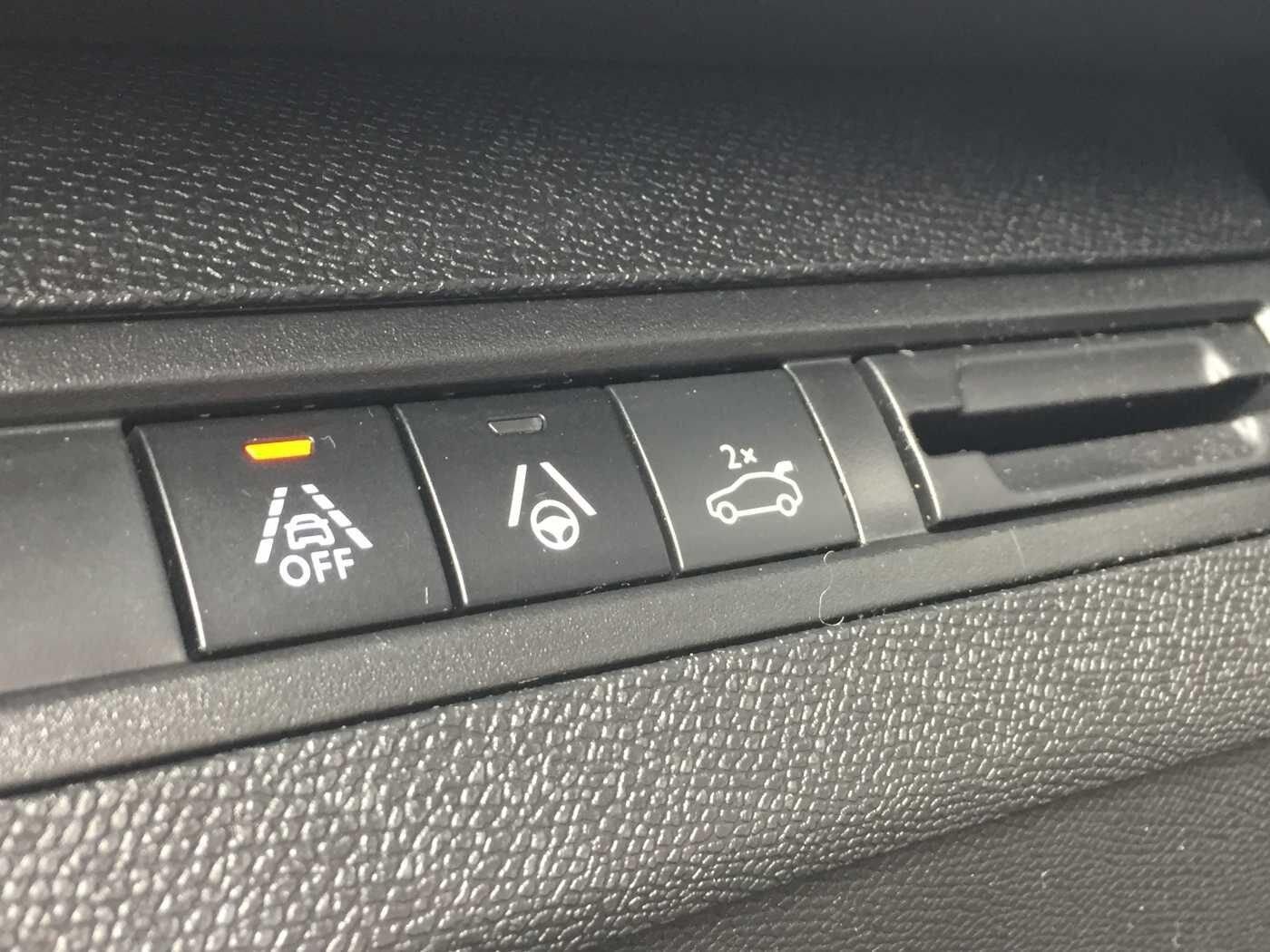 Peugeot 3008 GT AUTOMATIK, BLIS, LED, R-Kamera uvm.