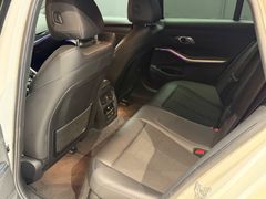 BMW 330i Sport Line*LED*360*HIFI*ACC*WINTERPAKET*TOP