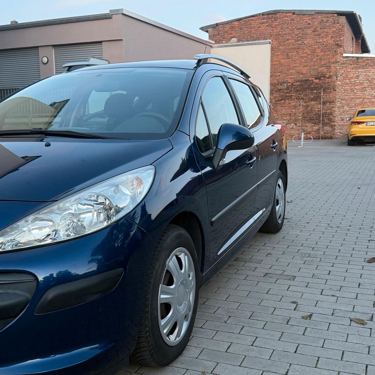 Peugeot 207 2007 — interior