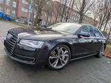 Audi A8 4.0 TFSI quattro - Luftfederung Komfortsitze - Audi A8 mit Benzin-Antrieb: Blau, Limousine