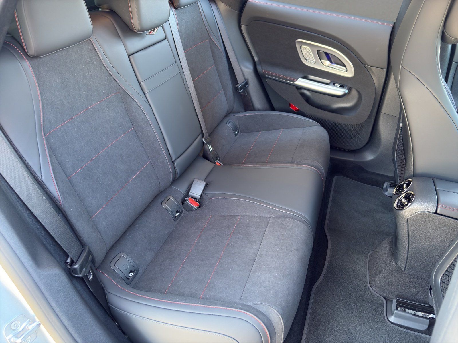 Fahrzeugabbildung Mercedes-Benz CLA 350 4M EQ AMG Plus Burm3D KeyGo DISTRO AHK