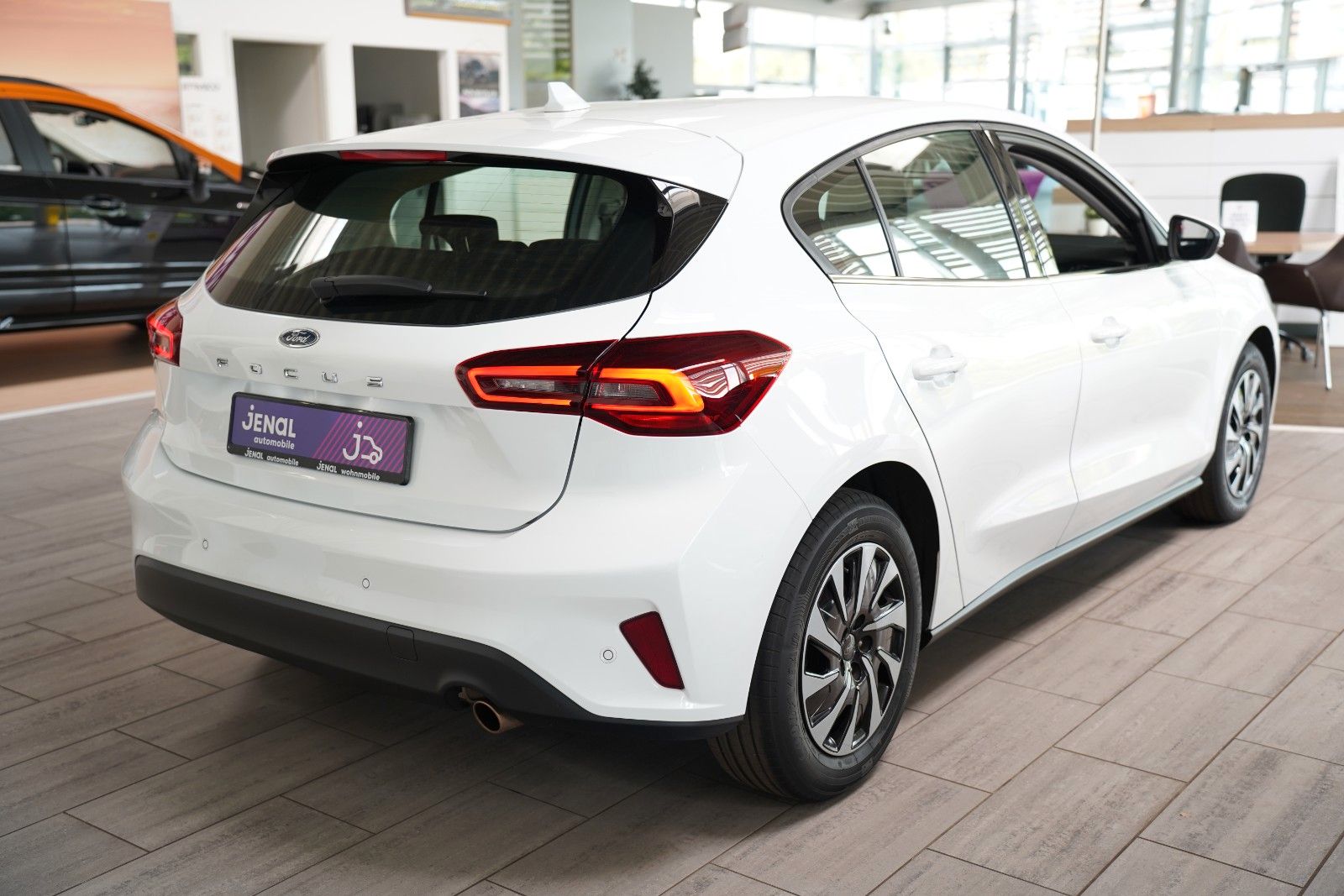 Fahrzeugabbildung Ford Focus Titanium Hybrid, Winter P,. AK  PP vo+hi