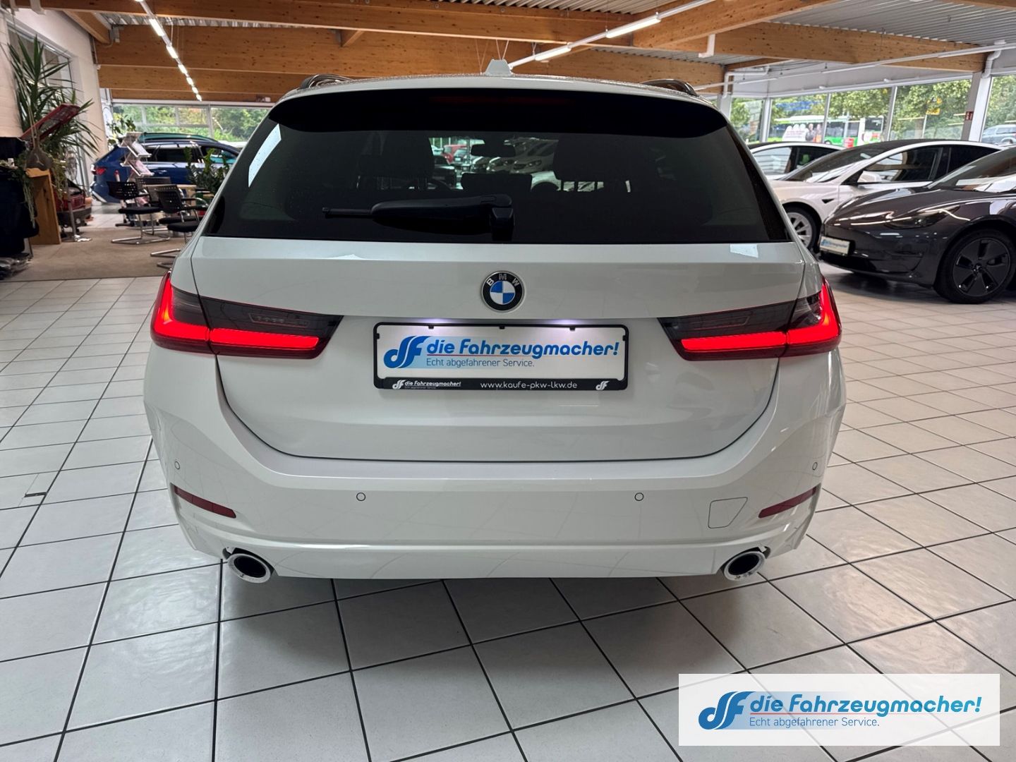 Fahrzeugabbildung BMW 320 d Touring Mild-Hybrid EU6d HUD Navi Digitale