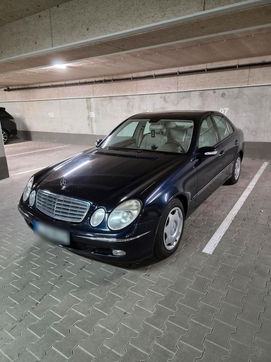 Mercedes-Benz E 240