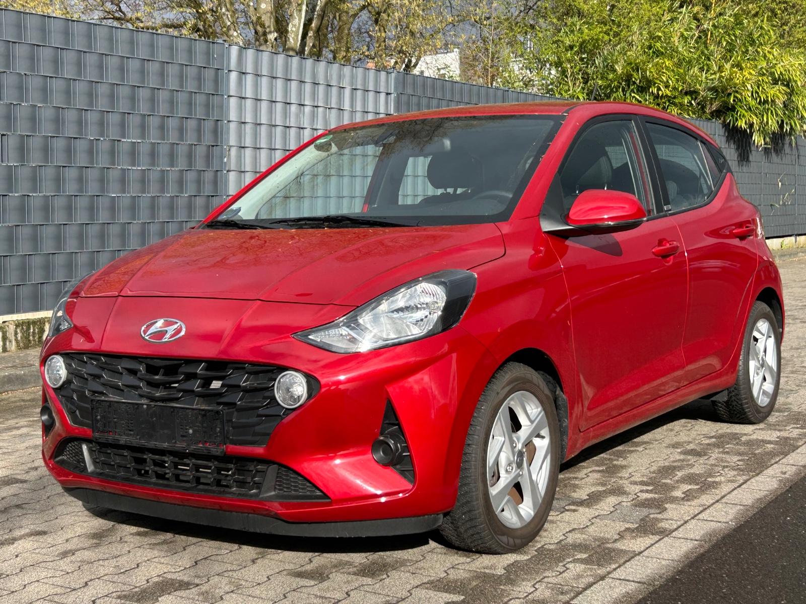 Hyundai i10 NEUES MODELL NUR 8TKM + AUTOMATIK + WIE NEU