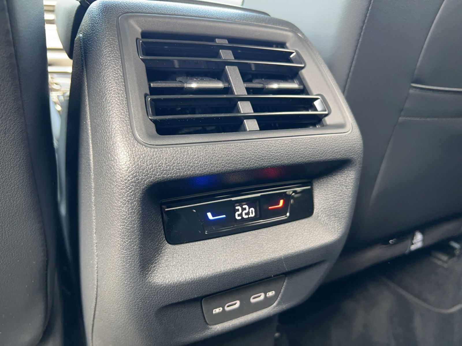 Tayron Elegance 1.5 eTSI DSG AHK*Navi*ACC*