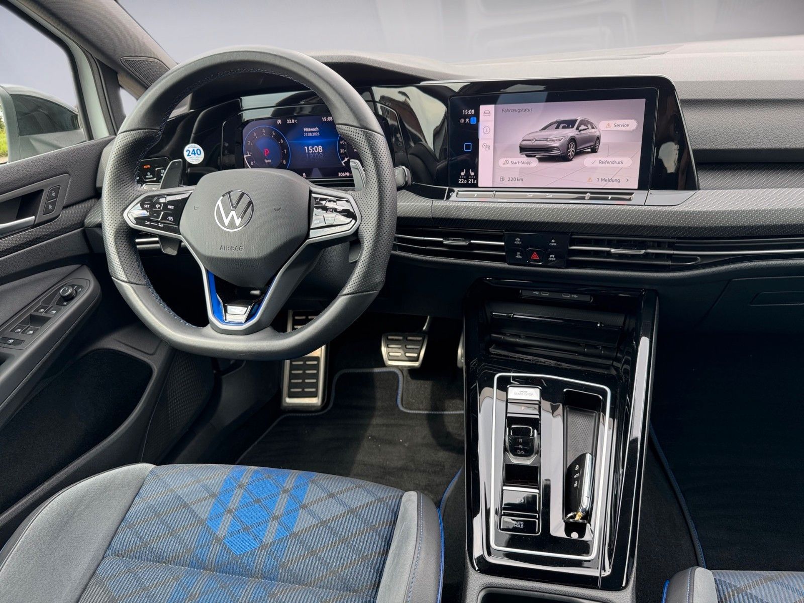 Fahrzeugabbildung Volkswagen Golf VIII Variant R 4Motion 2.0 TSI