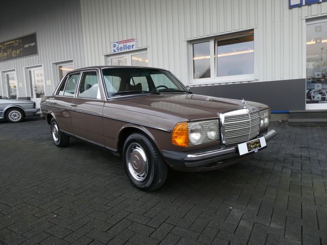 Mercedes-Benz 200 (W123), europäische Erstauslieferung