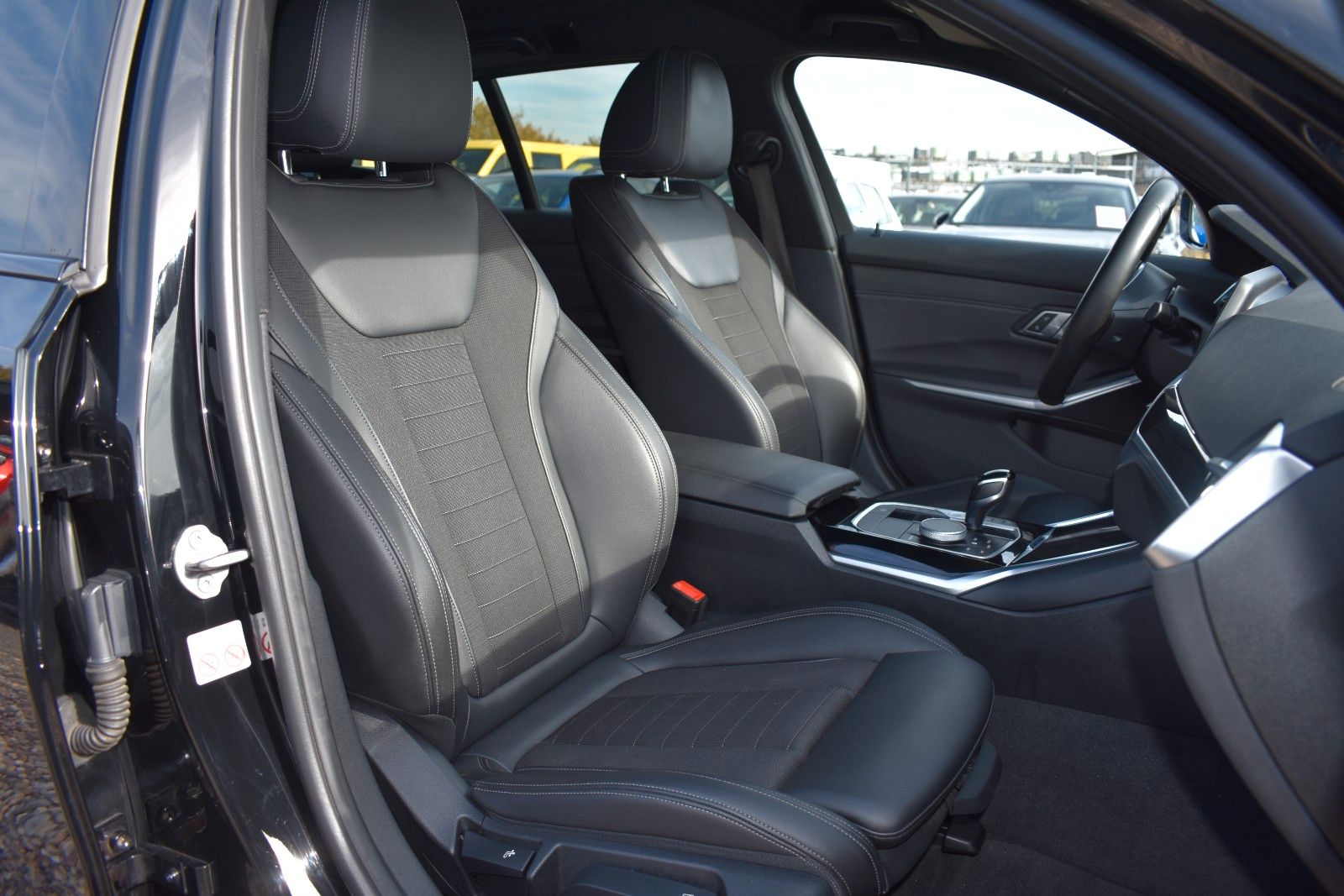 Fahrzeugabbildung BMW 318d Touring SPORT-L/M-SPORT/SHADOW/LED/DAB/PDC
