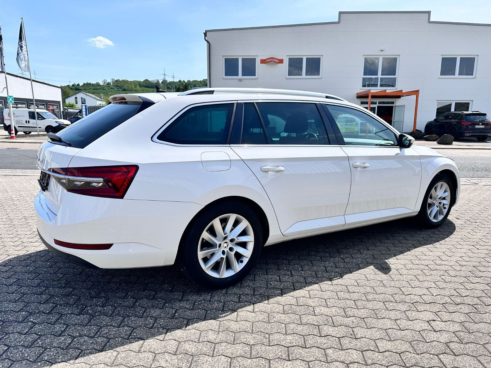 Fahrzeugabbildung SKODA Superb Combi Style / NAVI / GEPFLEGT