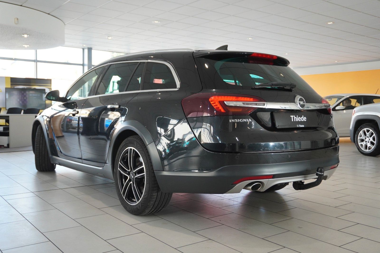 Fahrzeugabbildung Opel Insignia CT 2.0D 4X4 NAVI/LED/KAMERA/SPORT/AHK