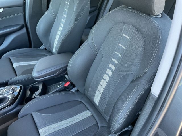 Fahrzeugabbildung BMW 218 Active Tourer d Adnantage Autom. Navi, Einpa
