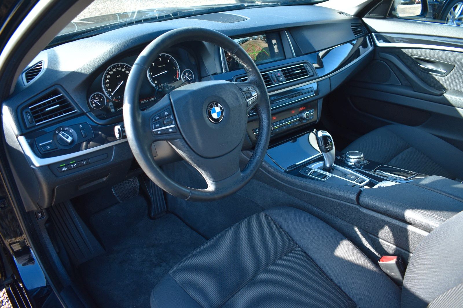 Fahrzeugabbildung BMW 530 d Touring ACC AHK HUD